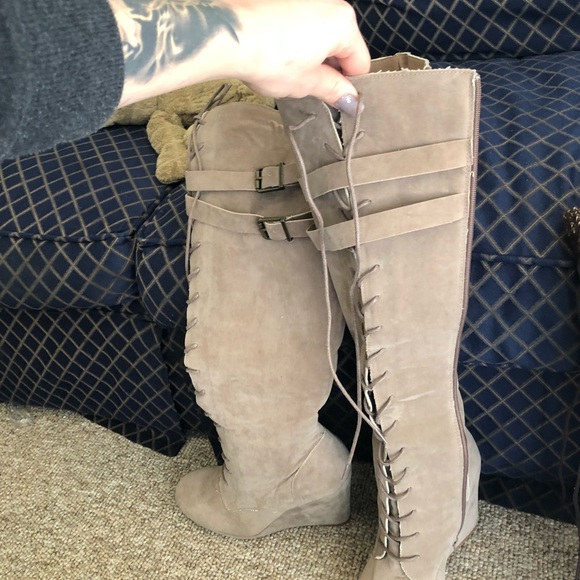 Boots - Picture 2 of 4